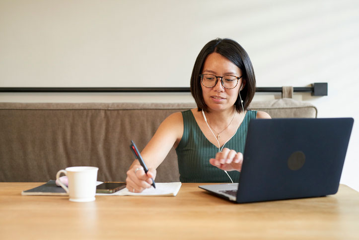 young woman remote peer counselor on call